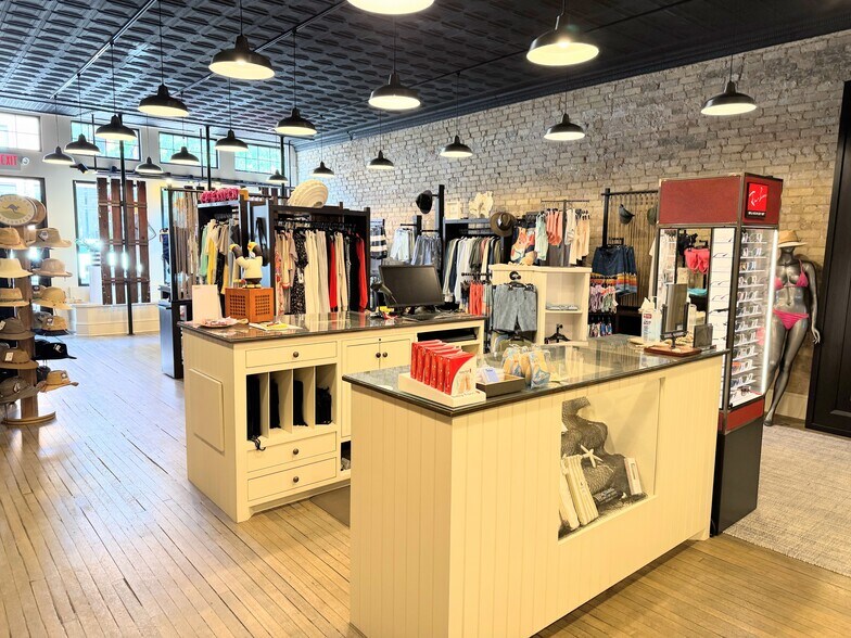 229 Water St, Excelsior, MN à louer - Photo intérieure - Image 3 de 3