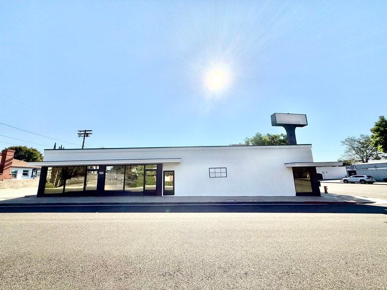 215-219 E Las Tunas Dr, San Gabriel, CA for lease - Building Photo - Image 2 of 15