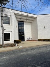 1635 Mineral Spring Ave, North Providence, RI à louer Photo intérieure- Image 1 de 12