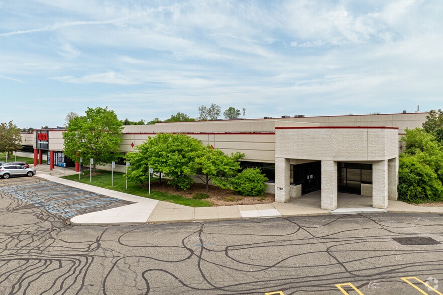 1780 Pond Run, Auburn Hills, MI for lease - Building Photo - Image 2 of 6