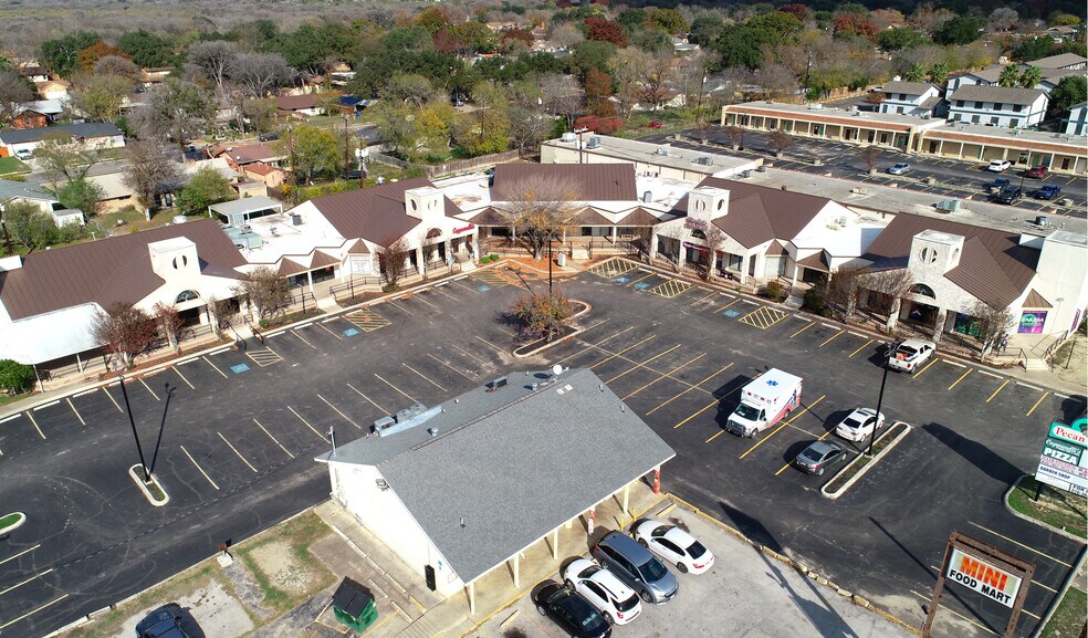 3857 E Southcross Blvd, San Antonio, TX à louer - Photo du bâtiment - Image 3 de 3