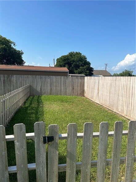 507 E Plasuela St, Refugio, TX for sale - Building Photo - Image 3 of 11