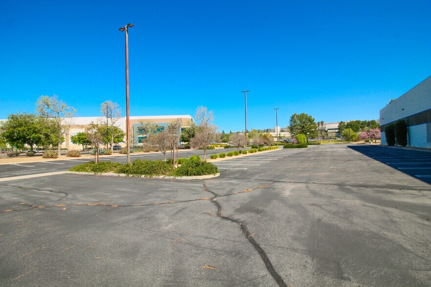 3251 E Imperial Hwy, Brea, CA à louer - Photo du bâtiment - Image 2 de 8