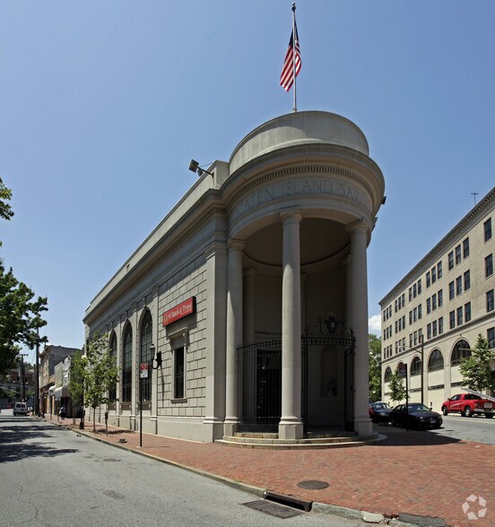 81 Water St, Staten Island, NY for lease - Primary Photo - Image 1 of 2