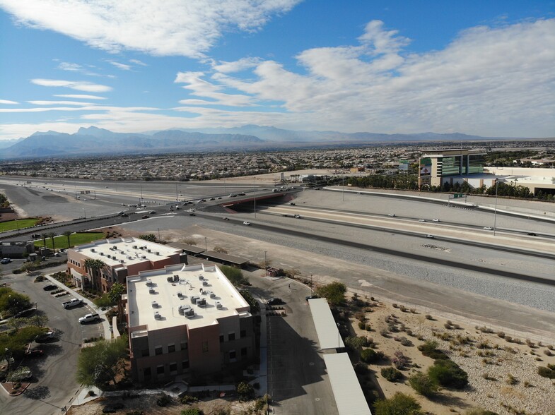 Aliante Parkway, North Las Vegas, NV à louer - Aérien - Image 2 de 2