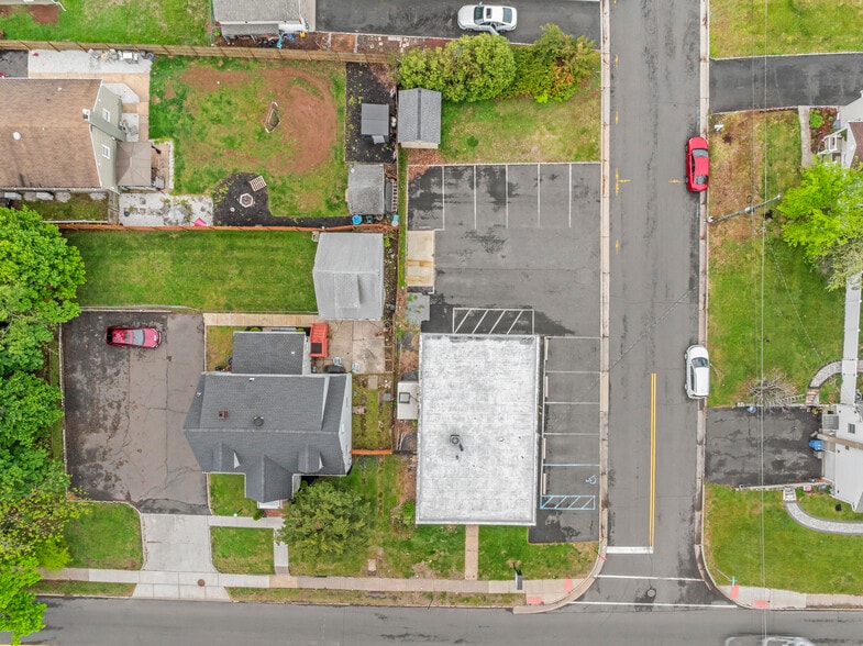 136 Stelton Rd, Piscataway, NJ à vendre - Photo du bâtiment - Image 3 de 15