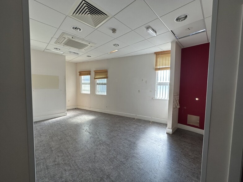 104-116 Front St, Arnold for lease - Interior Photo - Image 2 of 6