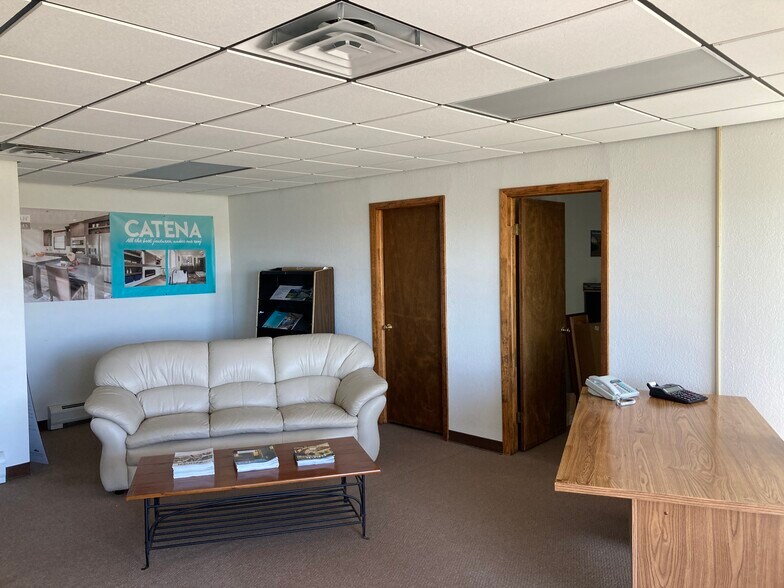 1315 Monroe St, Strasburg, CO for sale - Interior Photo - Image 3 of 4