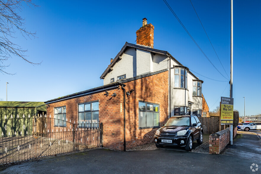 83 Manchester Rd, Northwich for sale - Primary Photo - Image 1 of 2