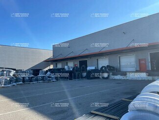 Plus de détails pour 14 Avenue Maréchal Juin, Saint-Laurent-de-Mure - Local d'activités à louer