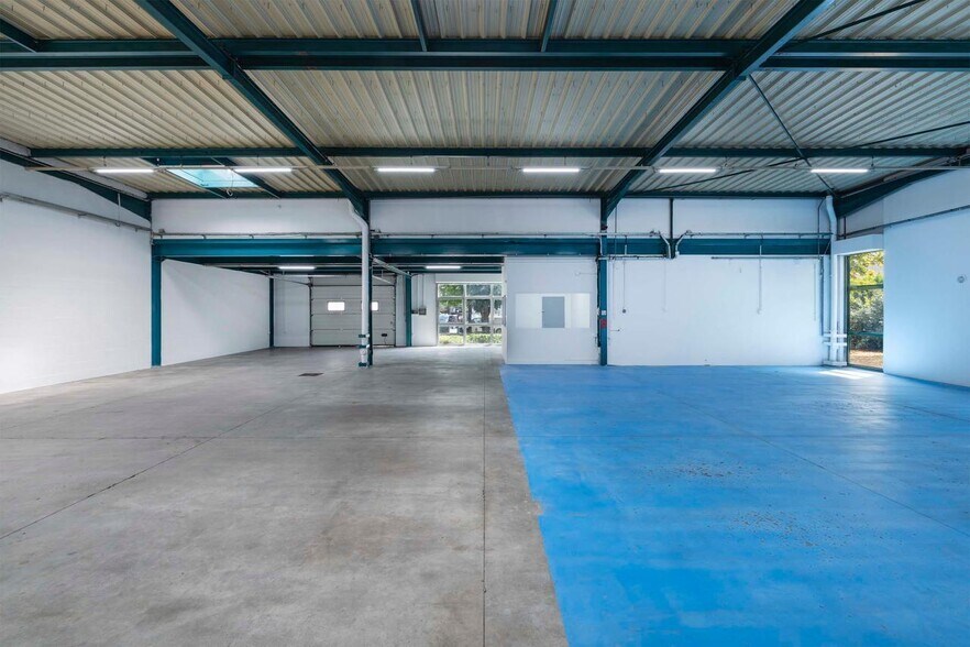 Flex in Tremblay-en-France for lease - Interior Photo - Image 2 of 5
