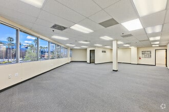 225 W Hospitality Ln, San Bernardino, CA à louer Photo du bâtiment- Image 1 de 1