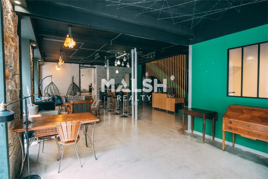 Office in Lyon for lease - Interior Photo - Image 3 of 7