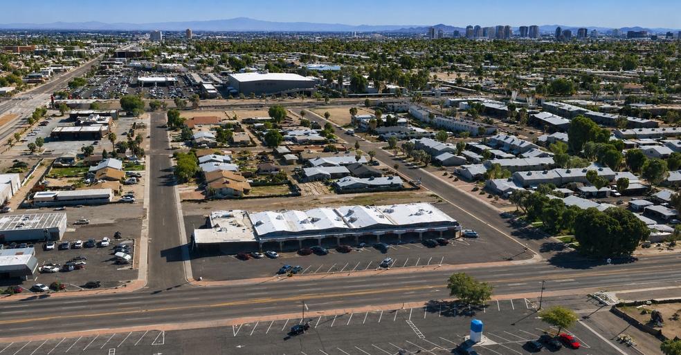 4803-4825 N 27th Ave, Phoenix, AZ for lease - Building Photo - Image 1 of 7