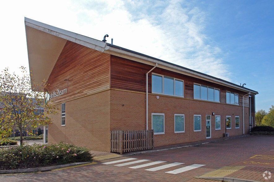 3-3B Opal Dr, Milton Keynes à vendre - Photo du bâtiment - Image 2 de 3