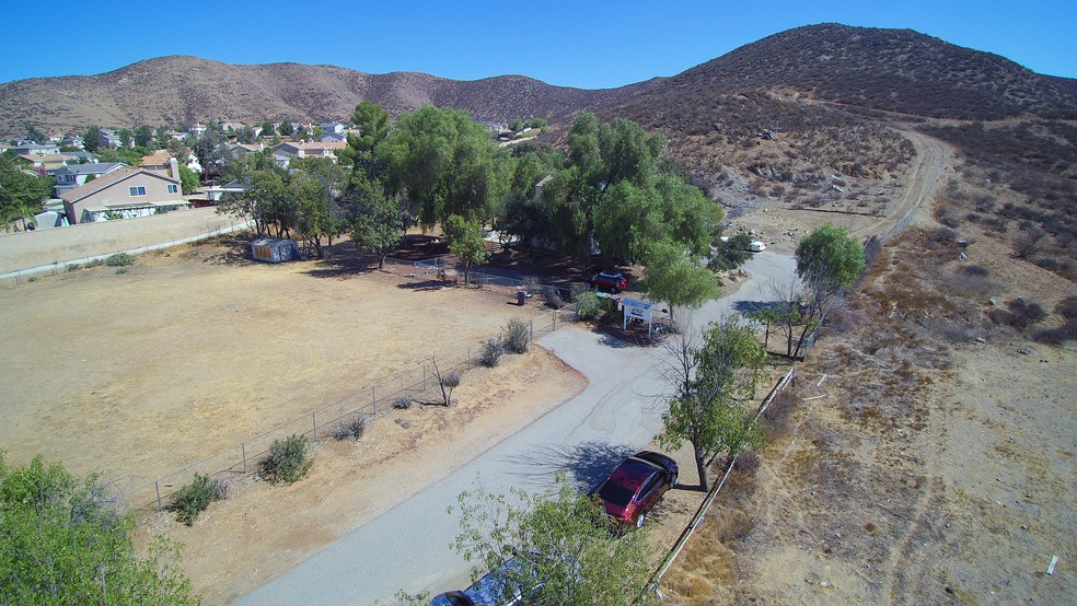 28211 McCall Blvd, Menifee, CA à vendre - Photo du b timent - Image 3 de 20