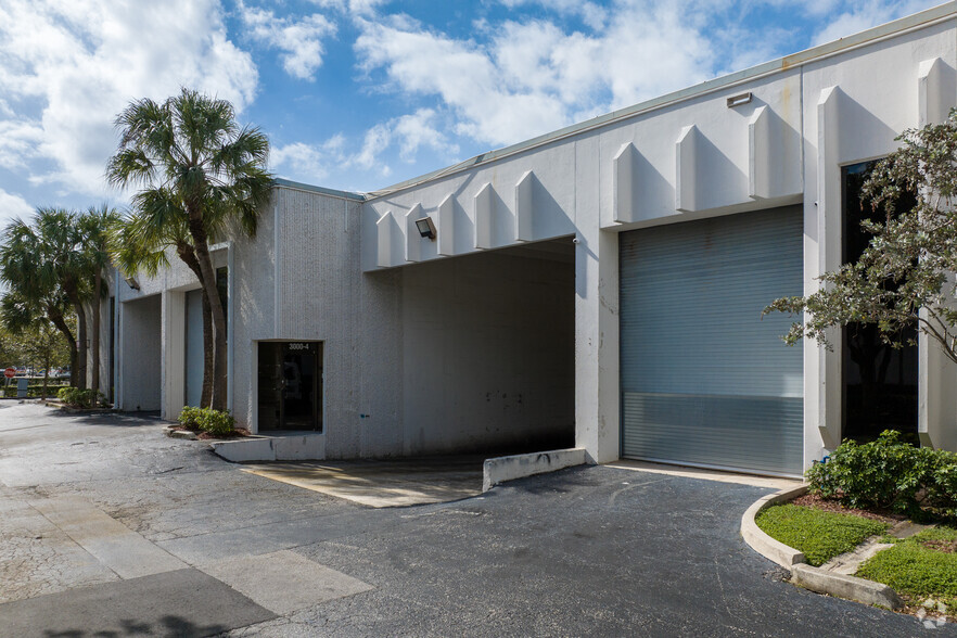 2201 Nw 30th Pl, Pompano Beach, FL for lease - Building Photo - Image 3 of 13