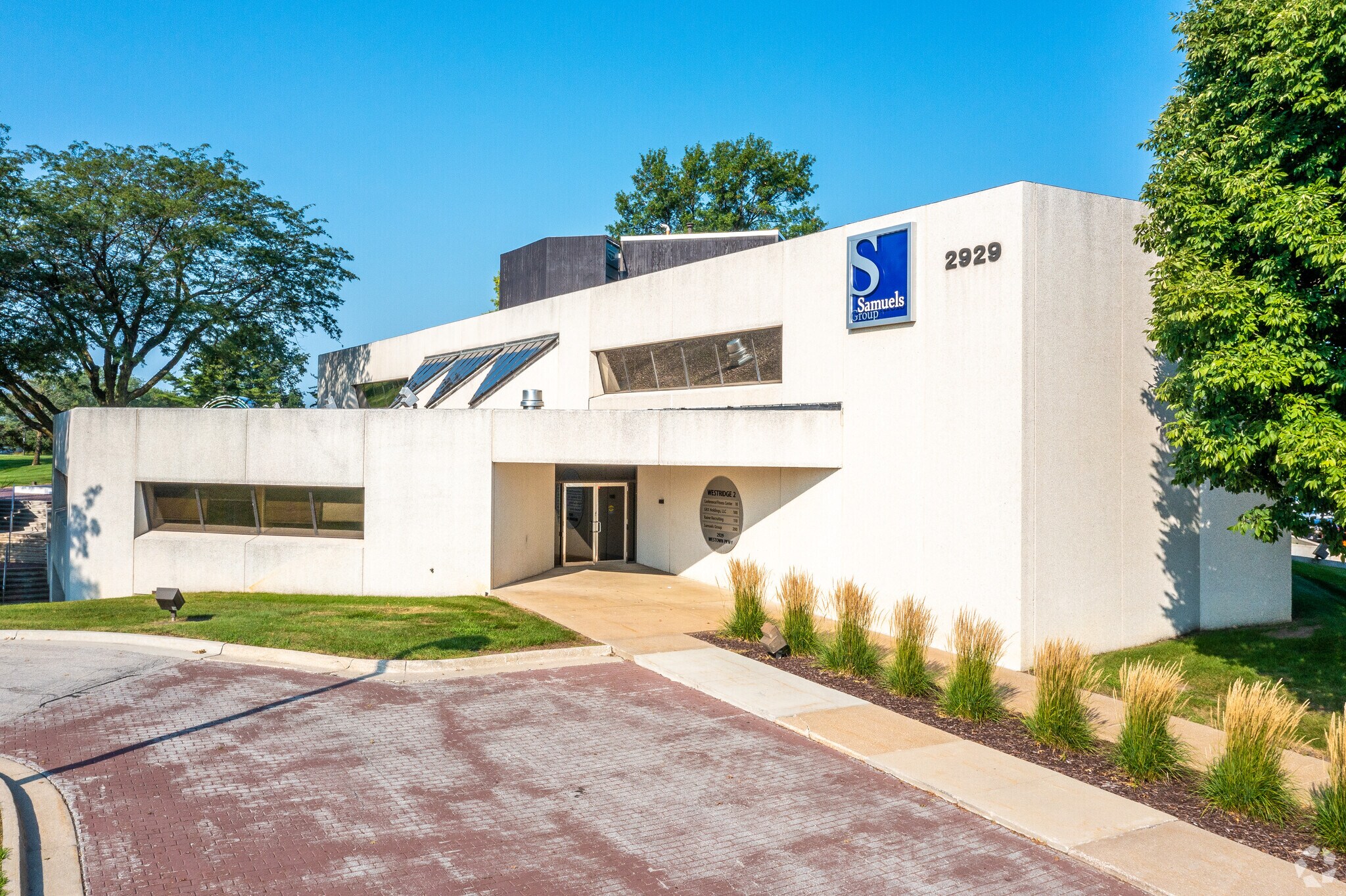 2929 Westown Pky, West Des Moines, IA for lease Primary Photo- Image 1 of 5