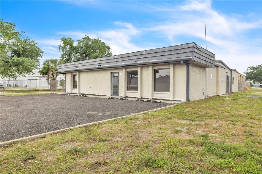 4195 Electric Way, Port Charlotte, FL à vendre - Photo principale - Image 1 de 12