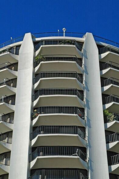 2 Elizabeth Bay Rd, Elizabeth Bay à louer - Photo du bâtiment - Image 3 de 18