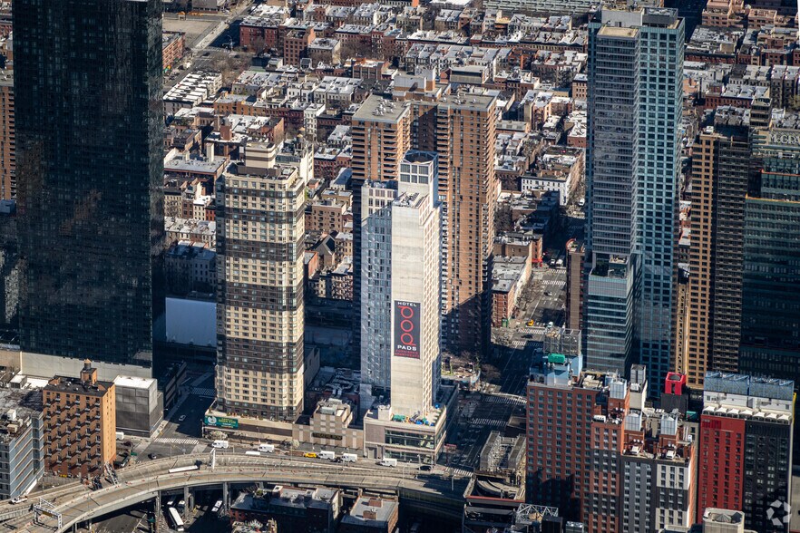400 W 42nd St, New York, NY à louer - Aérien - Image 3 de 11