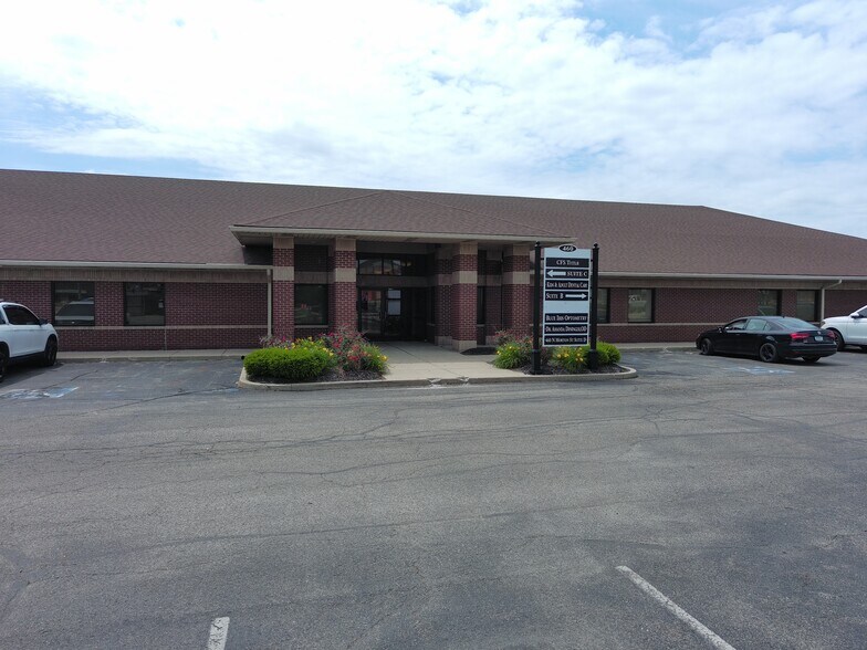 460 N Morton St, Franklin, IN à louer - Photo du bâtiment - Image 1 de 12