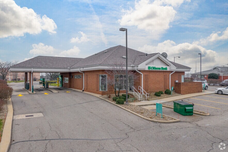 1165 E Waterloo Rd, Akron, OH à vendre - Photo du bâtiment - Image 3 de 8