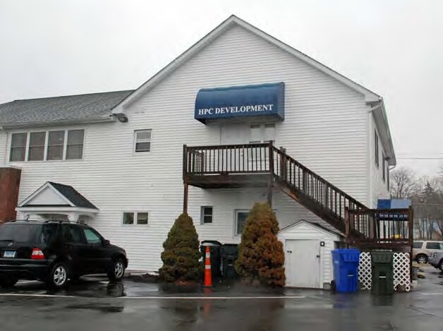 46 Mill Plain Rd, Danbury, CT à louer - Photo du bâtiment - Image 3 de 5