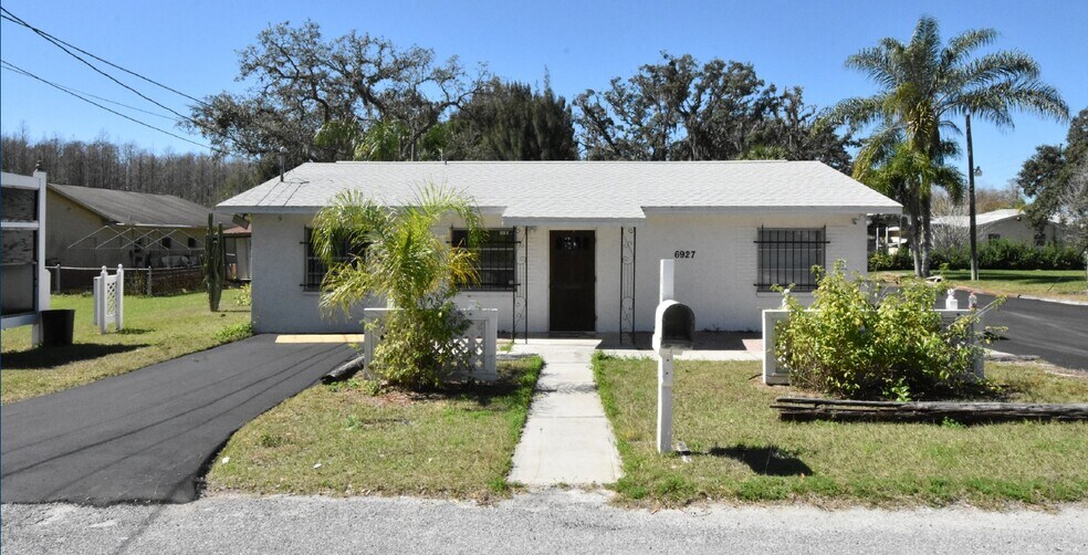 6927 Shady Acres Blvd, New Port Richey, FL à louer - Photo principale - Image 1 de 1