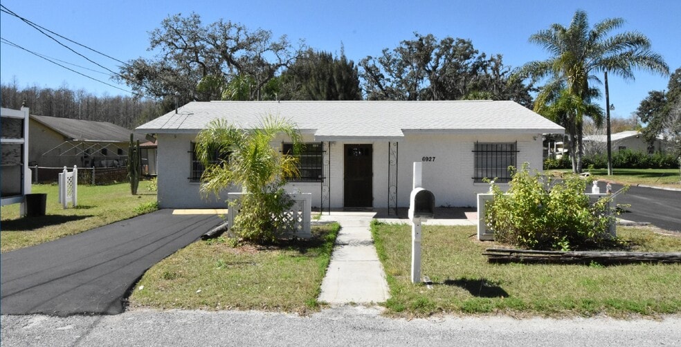 6927 Shady Acres Blvd, New Port Richey, FL for lease - Primary Photo - Image 1 of 1