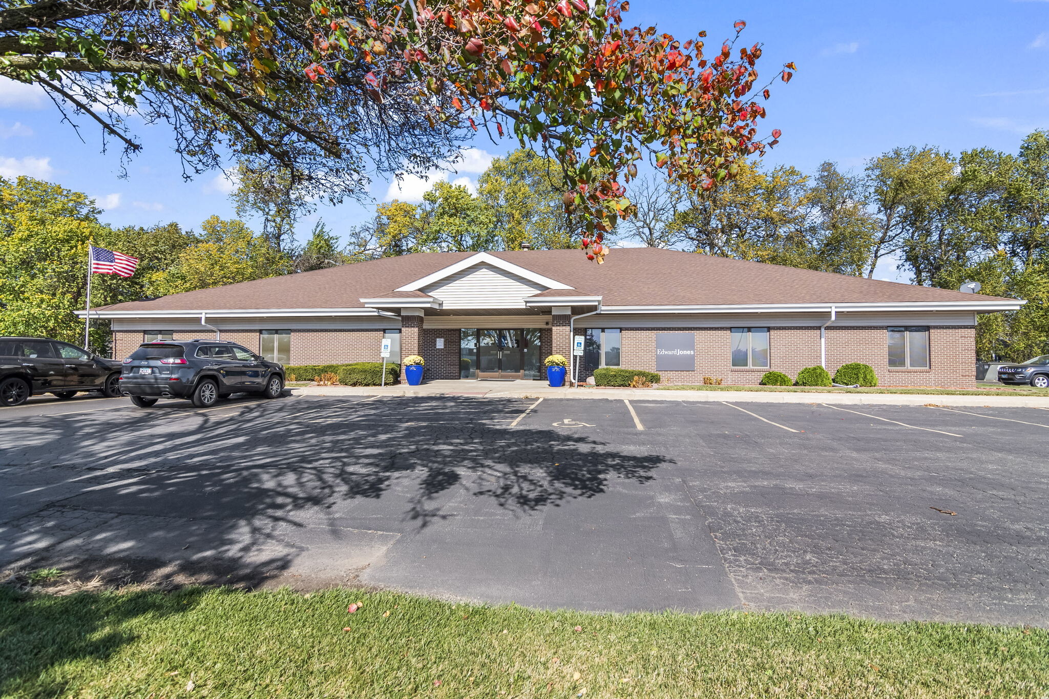 2509 W Iles Ave, Springfield, IL for lease Primary Photo- Image 1 of 22