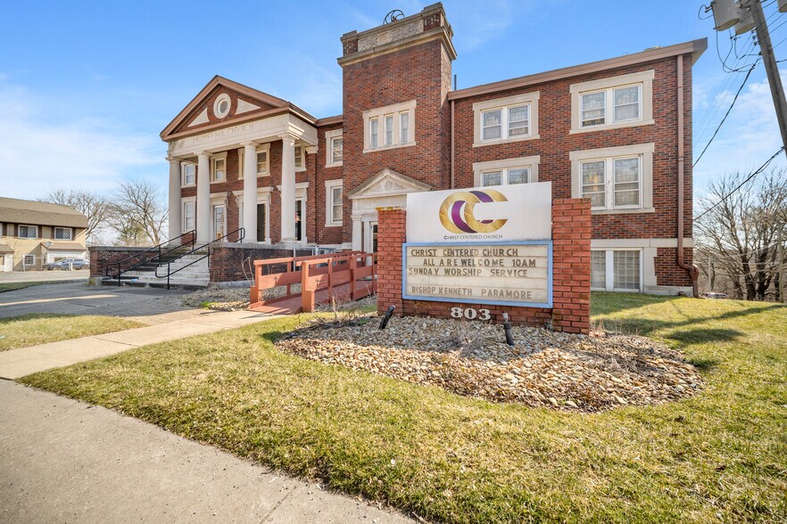 803 N Wooster Rd, Barberton, OH à vendre - Photo du bâtiment - Image 1 de 25