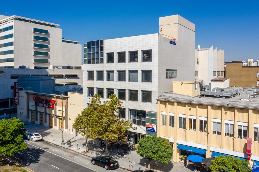 5657 Wilshire Blvd, Los Angeles, CA à louer - Photo du bâtiment - Image 2 de 4