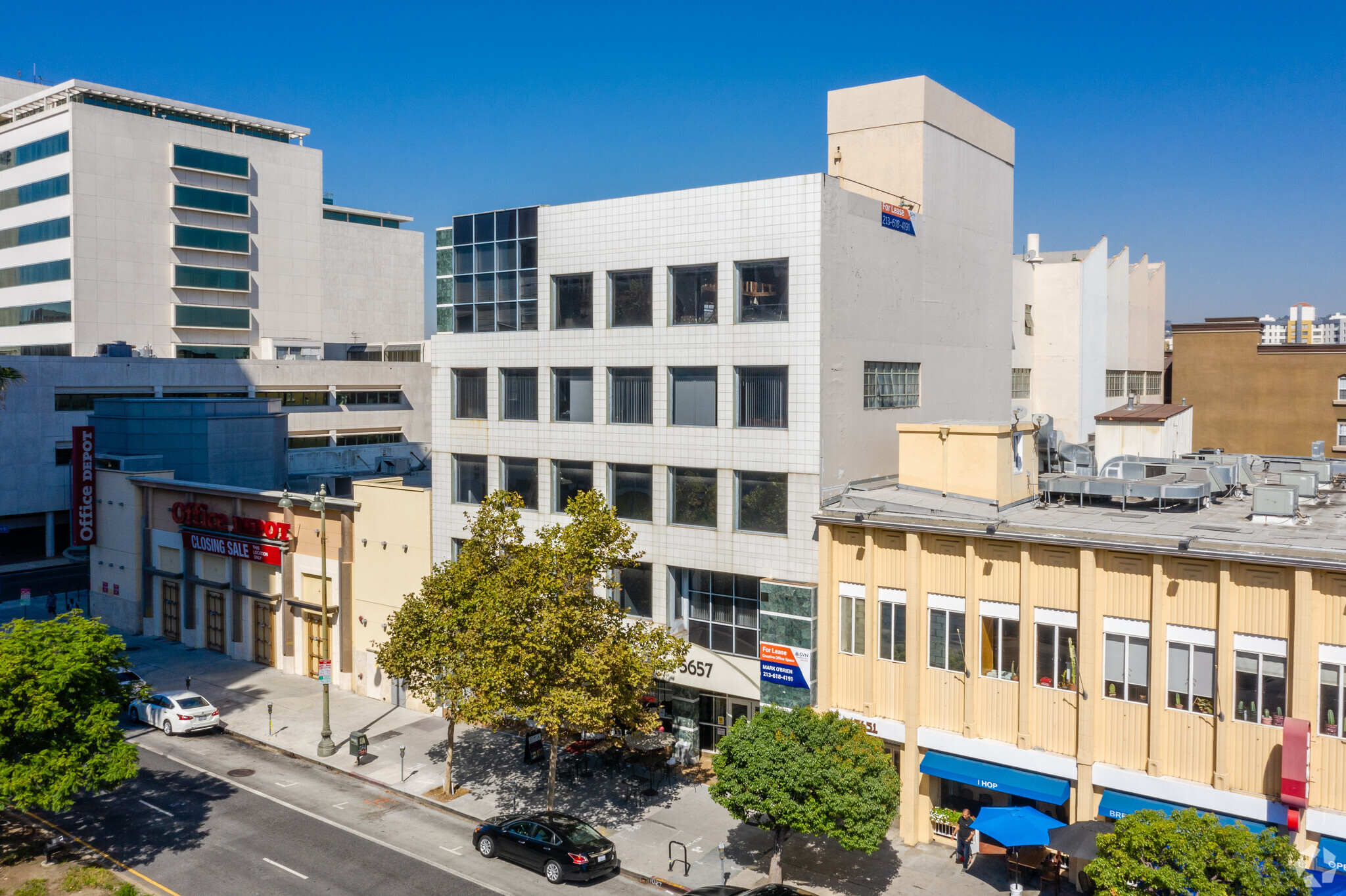 5657 Wilshire Blvd, Los Angeles, CA à louer Photo du bâtiment- Image 1 de 5