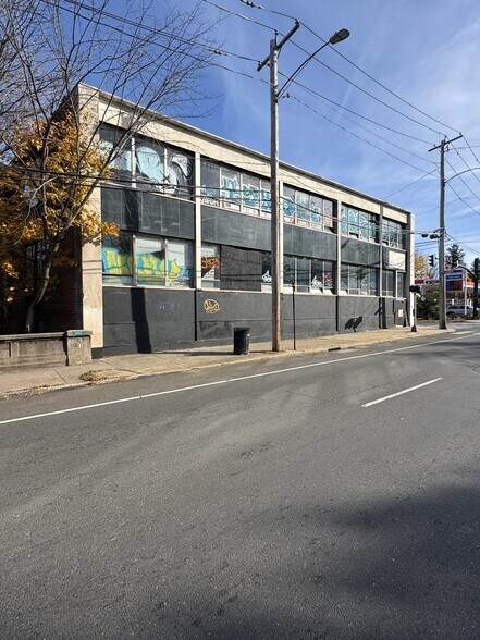 781 Whalley Ave, New Haven, CT à louer - Photo du bâtiment - Image 2 de 5