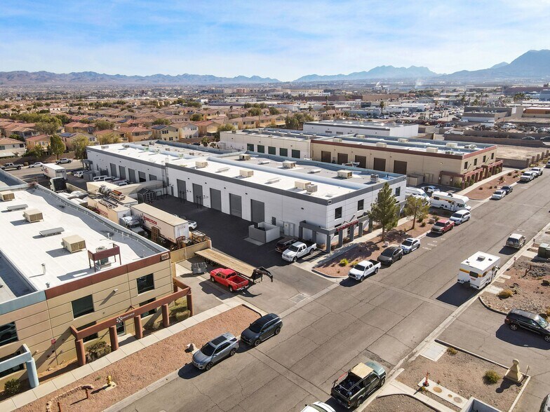 958 Empire Mesa Way, Henderson, NV à louer - Photo du bâtiment - Image 2 de 3