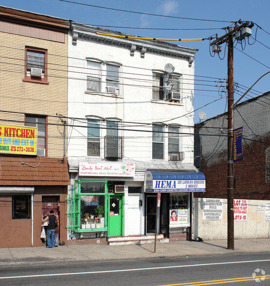 53 Victory Blvd, Staten Island, NY à vendre - Photo principale - Image 1 de 2