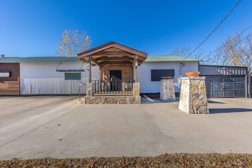 1024 S First St, Sherman, TX for lease - Building Photo - Image 3 of 32