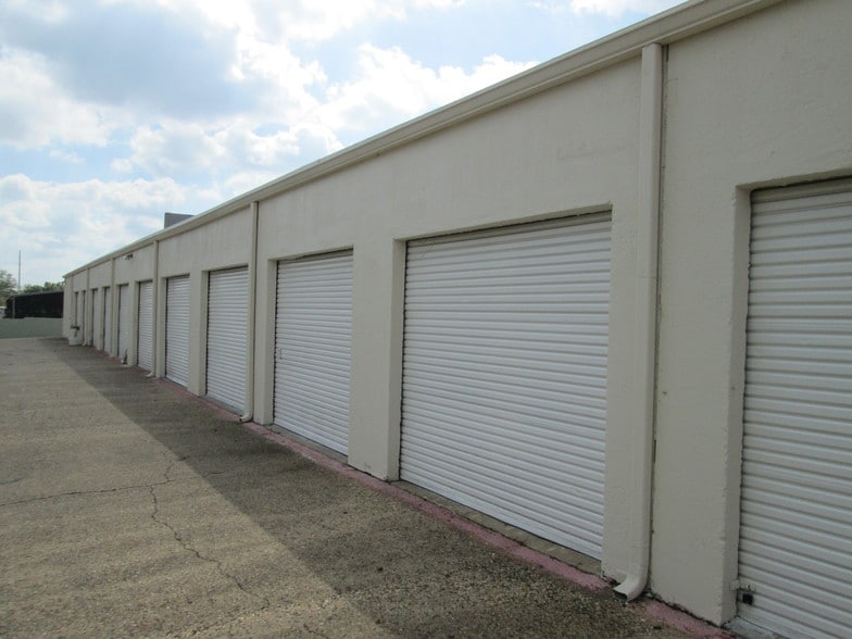 4200 Gus Thomasson Rd, Mesquite, TX for lease - Building Photo - Image 3 of 12