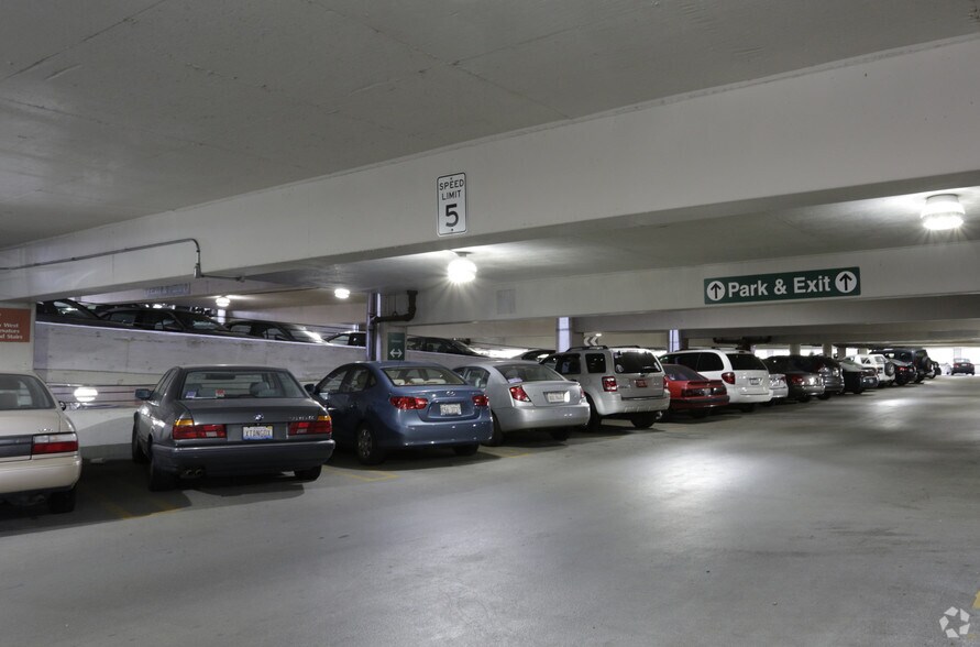 479-483 N Harlem Ave, Oak Park, IL for lease - Interior Photo - Image 2 of 22