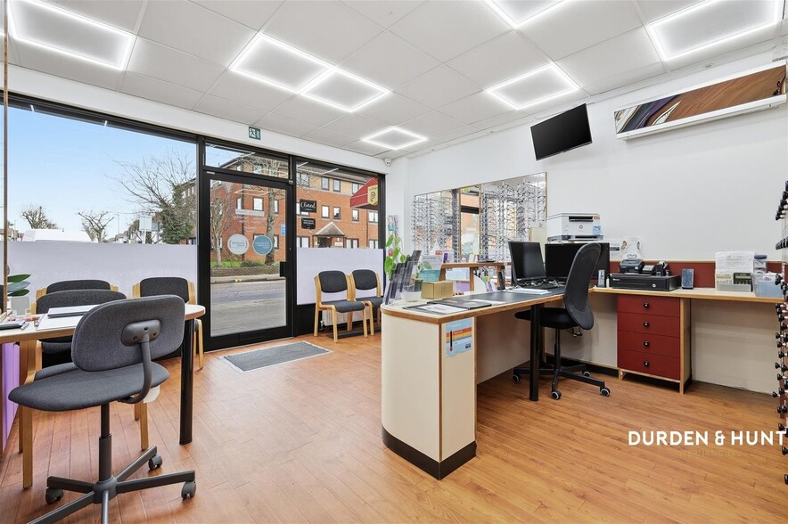 192 High Rd, Romford for sale - Interior Photo - Image 3 of 19