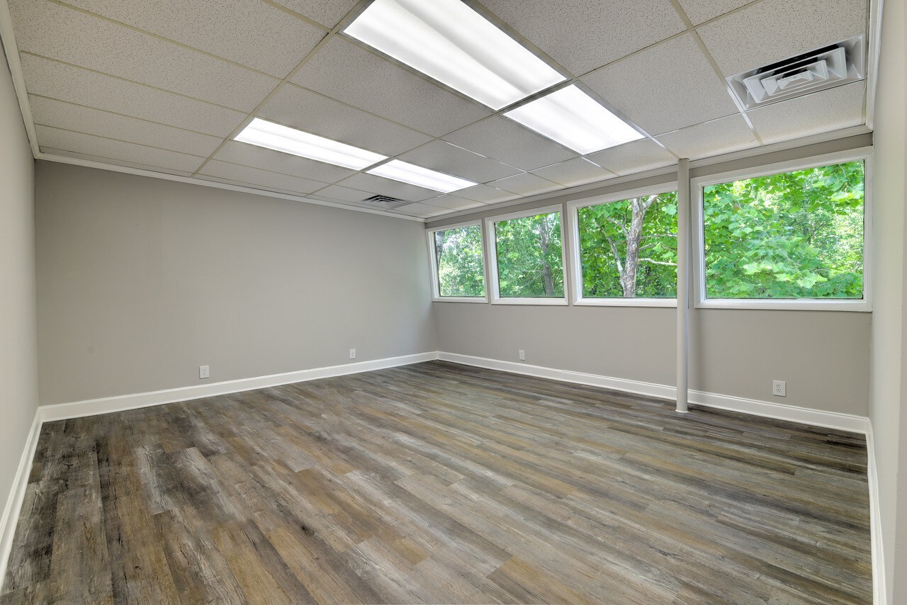 125 Enon Springs Rd E, Smyrna, TN for lease Interior Photo- Image 1 of 5