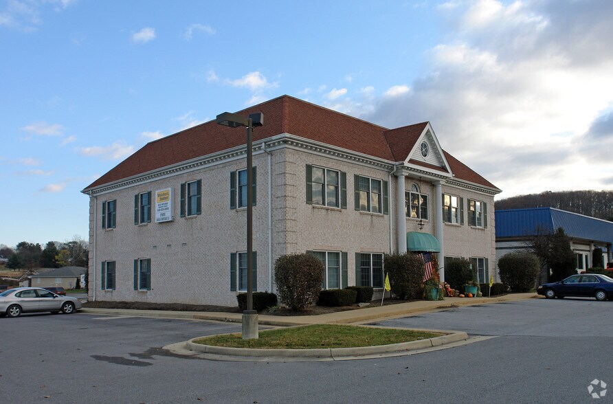 824 John Marshall Hwy, Front Royal, VA à vendre - Photo du bâtiment - Image 2 de 11