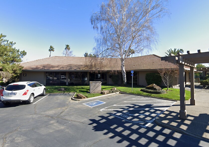 6355 Riverside Blvd, Sacramento, CA for lease - Primary Photo - Image 1 of 2