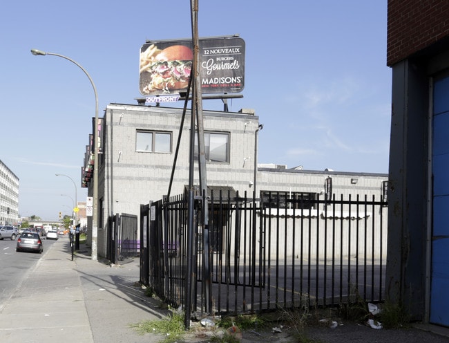 Plus de détails pour 9455-9457 Boul Saint-Laurent, Montréal, QC - Commerce de détail à vendre