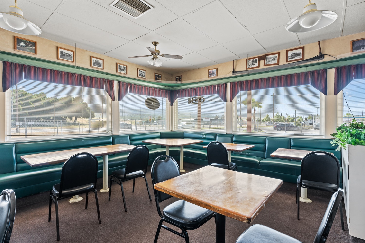 1550 N Lovers Ln, Ukiah, CA for sale Interior Photo- Image 1 of 11