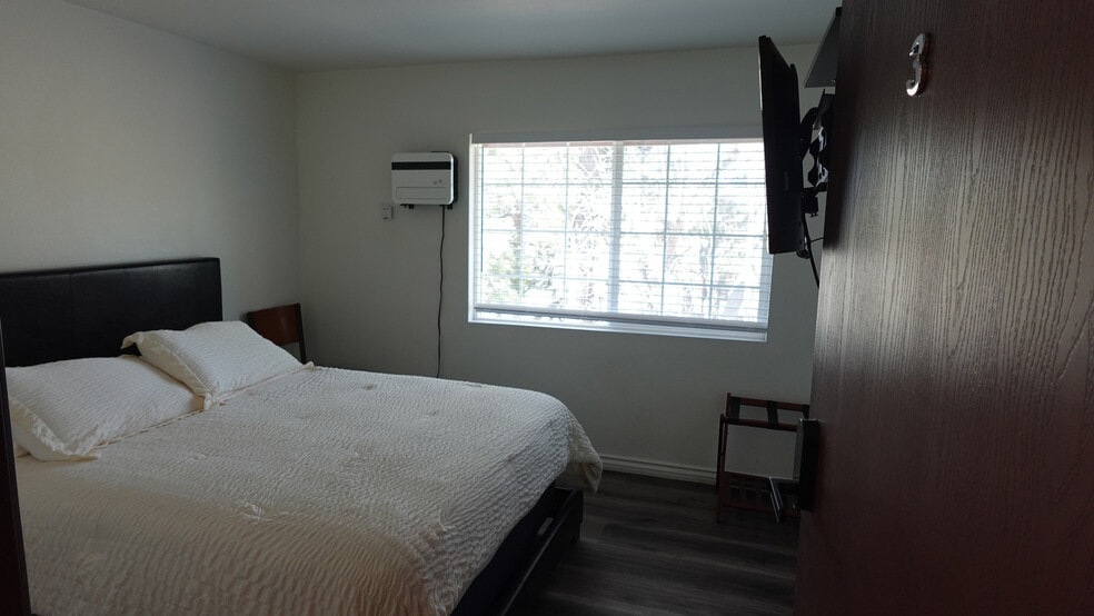 39904 Big Bear Blvd, Big Bear Lake, CA à vendre - Photo intérieure - Image 2 de 5