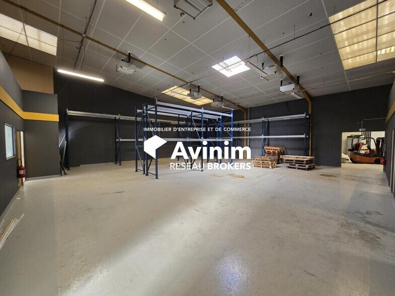 Industrial in Saint-Maximin for lease - Interior Photo - Image 2 of 8