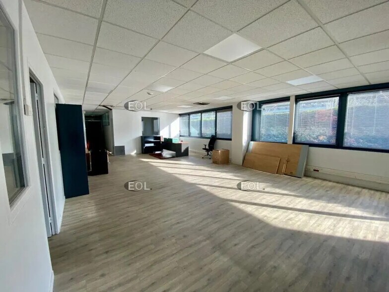 Industrial in Rousset for lease - Interior Photo - Image 3 of 16