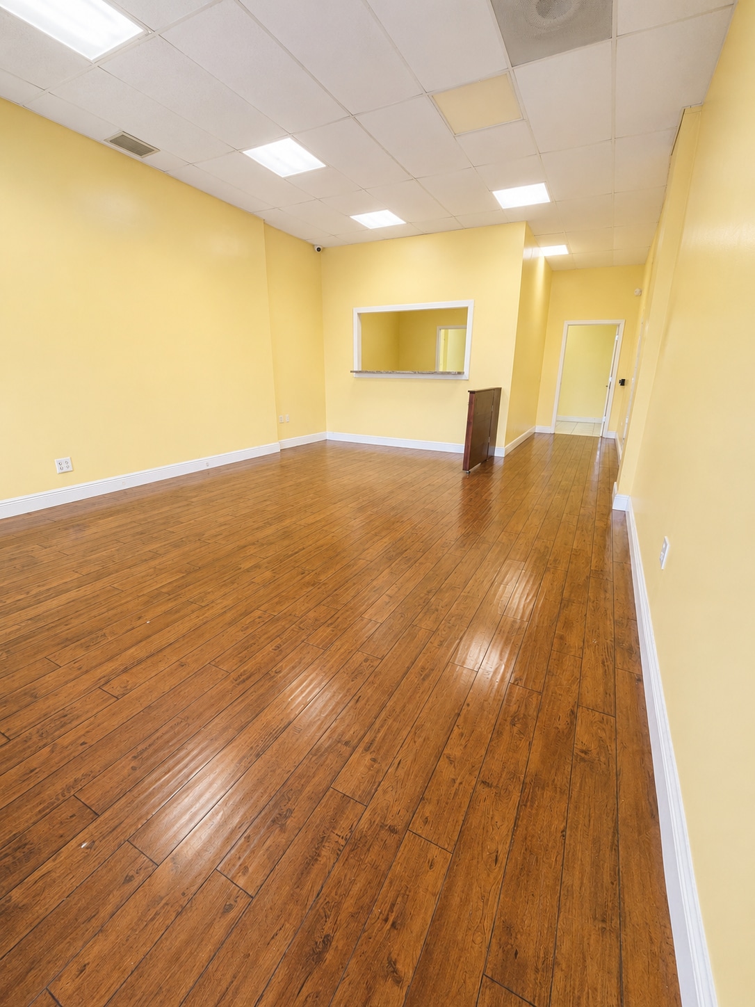429 W Hallandale Beach Blvd, Hallandale, FL for lease Interior Photo- Image 1 of 12